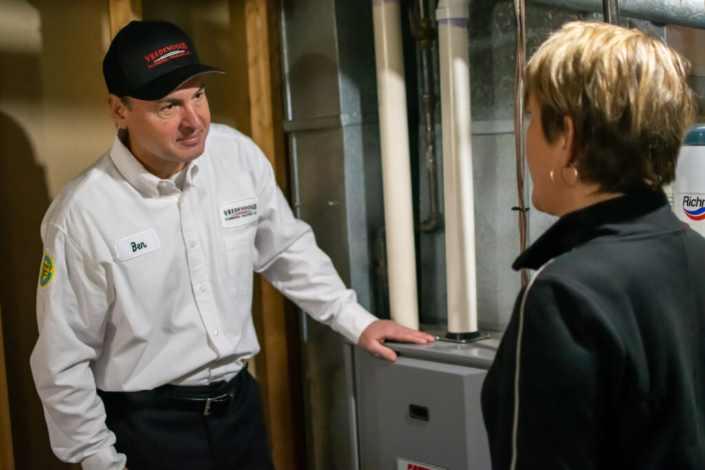Vredevoogd technician speaking with a Zeeland homeowner